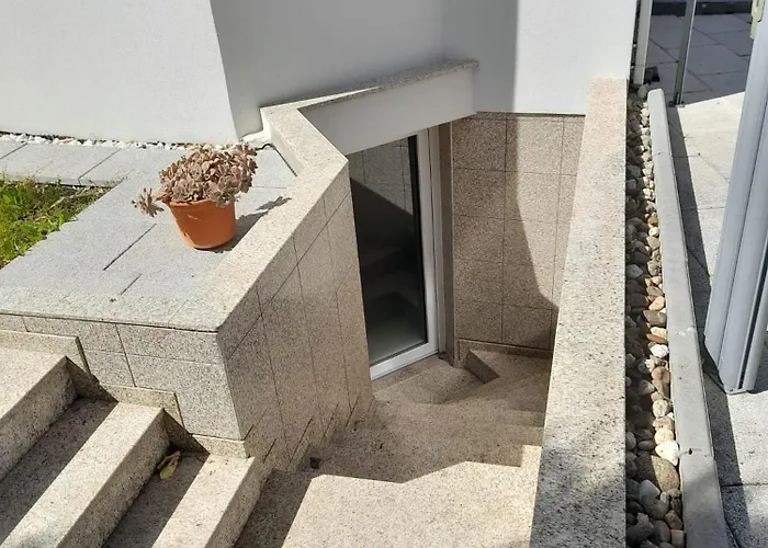 House Dinavast